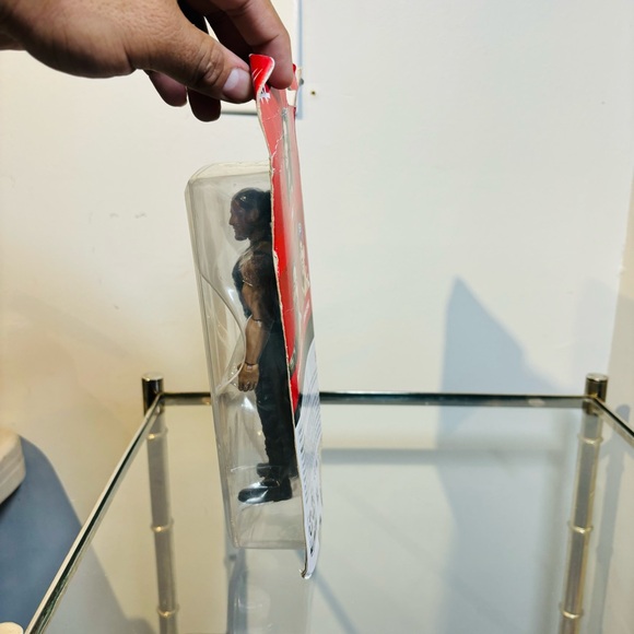 WWE Wrestling Series 105 Roman Reigns Action Figure - Picture 4 of 7